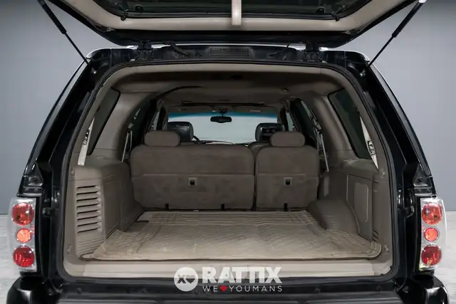 Lincoln Navigator view 6