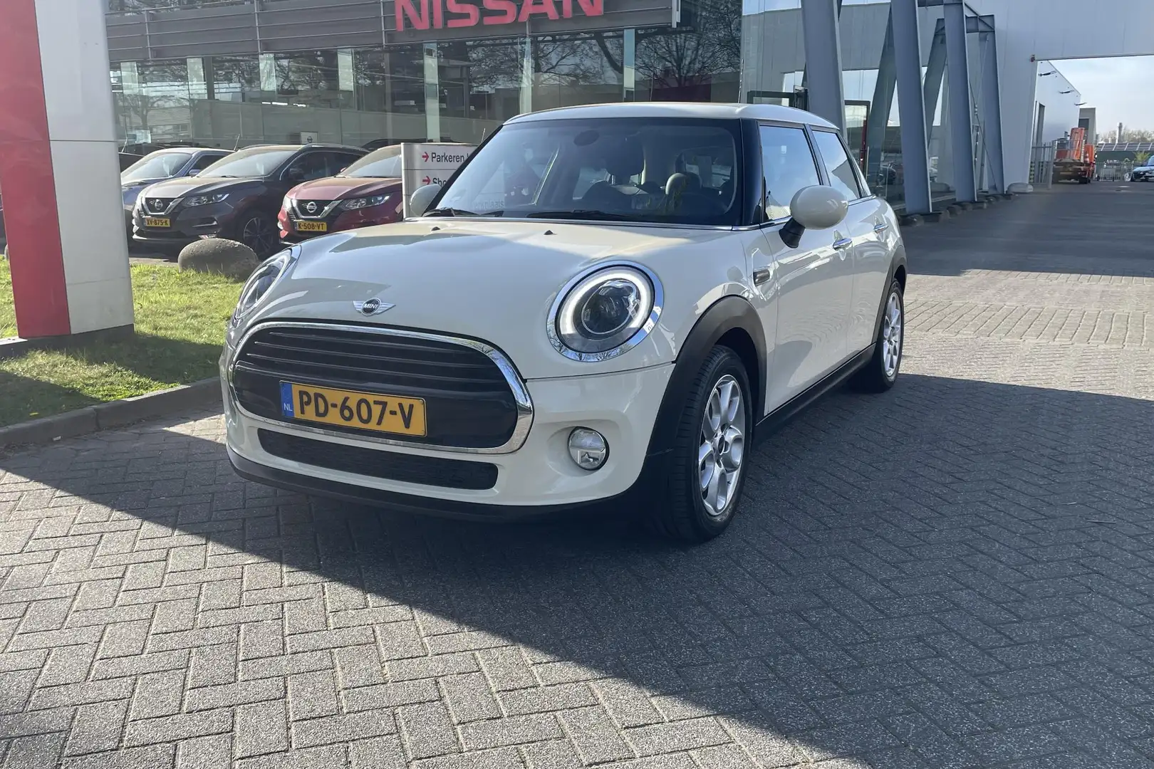 MINI Cooper Mini 1.5 Chili Business 1e eig., Panoramadak, Lede Wit - 2