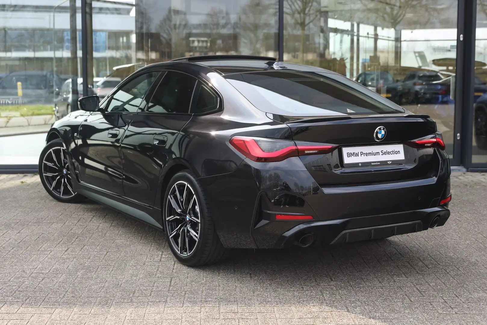 BMW 430 4 Serie Gran Coupé 430i High Executive M Sport Aut Zwart - 2
