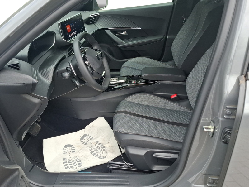 Peugeot 2008 Allure PT 130 EAT8 Carplay+SHZ+PDC+LED+LM — photo 11