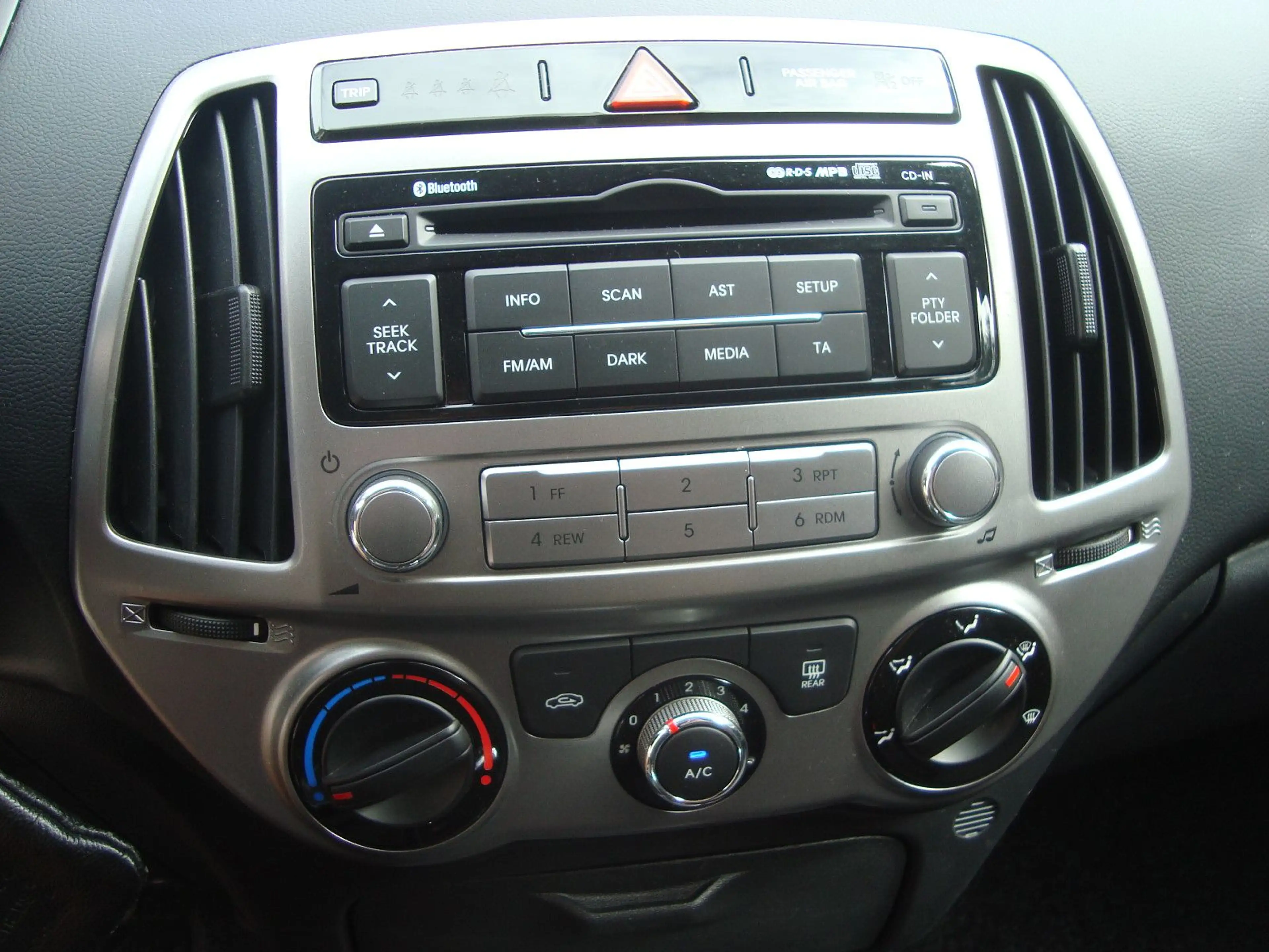 Hyundai i20 GO /Klima/PDC/Sitzheizung/Alu/ESP — photo 17