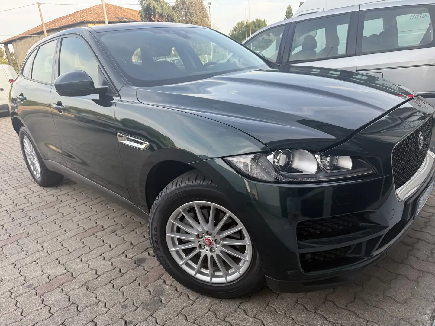 Jaguar F-Pace 2.0d Prestige awd 180cv  motore ripristinato - 2