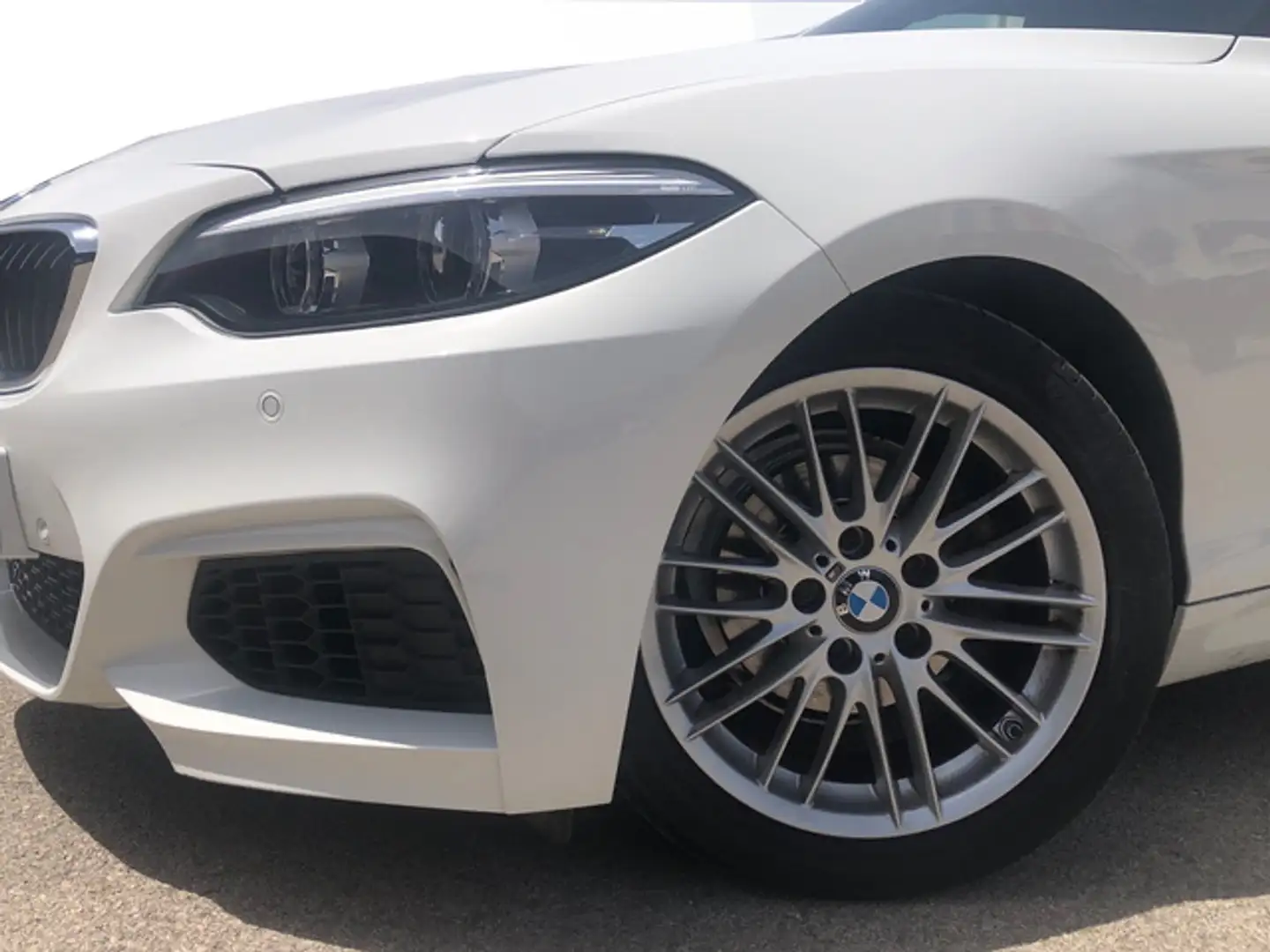 BMW 218 218iA Cabrio Blanc - 2