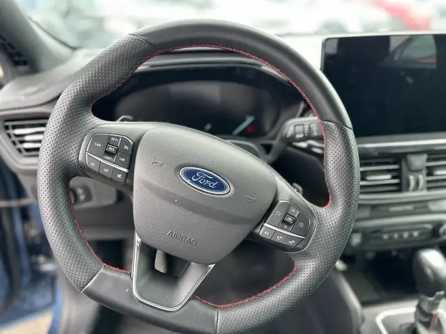 Ford Focus view 13