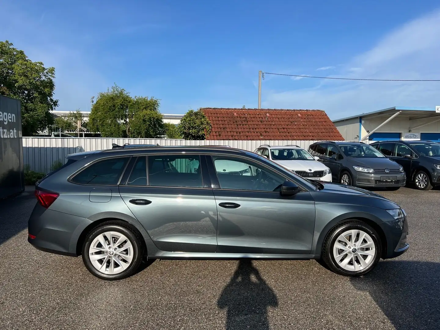 Skoda Octavia Combi 2,0 TDI Business DSG Grau - 2