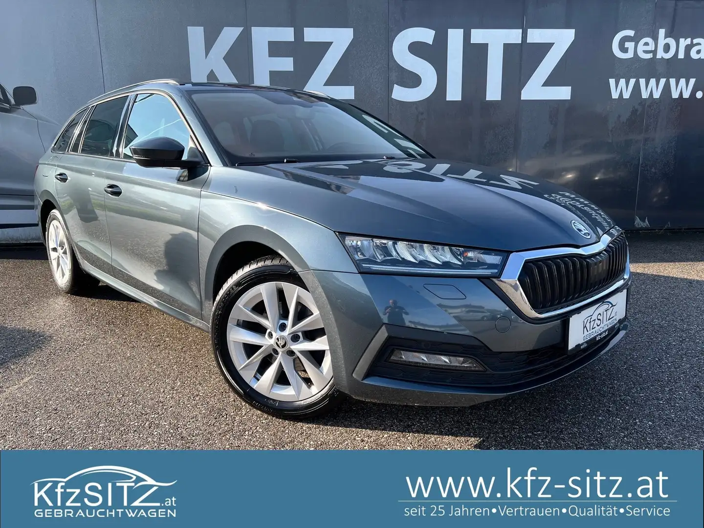 Skoda Octavia Combi 2,0 TDI Business DSG Grau - 1