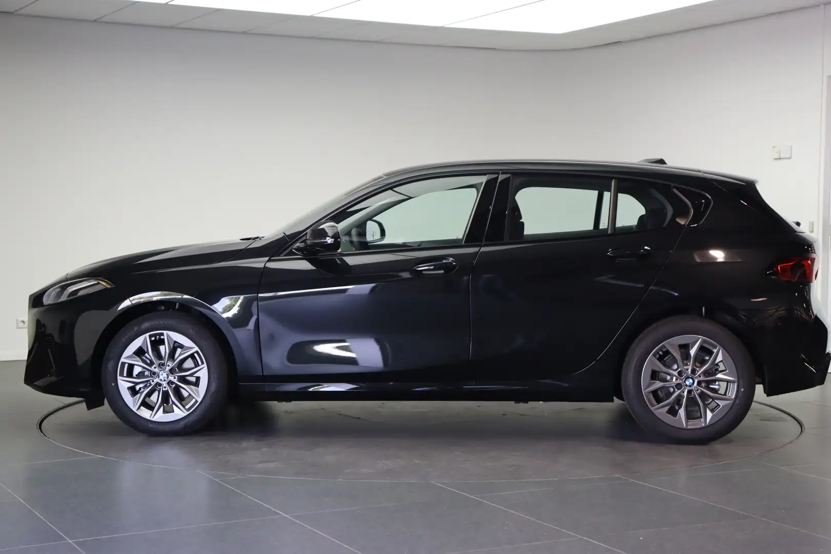 BMW 116 1 Serie Automaat / Achteruitrijcamera / Parking As Zwart - 2