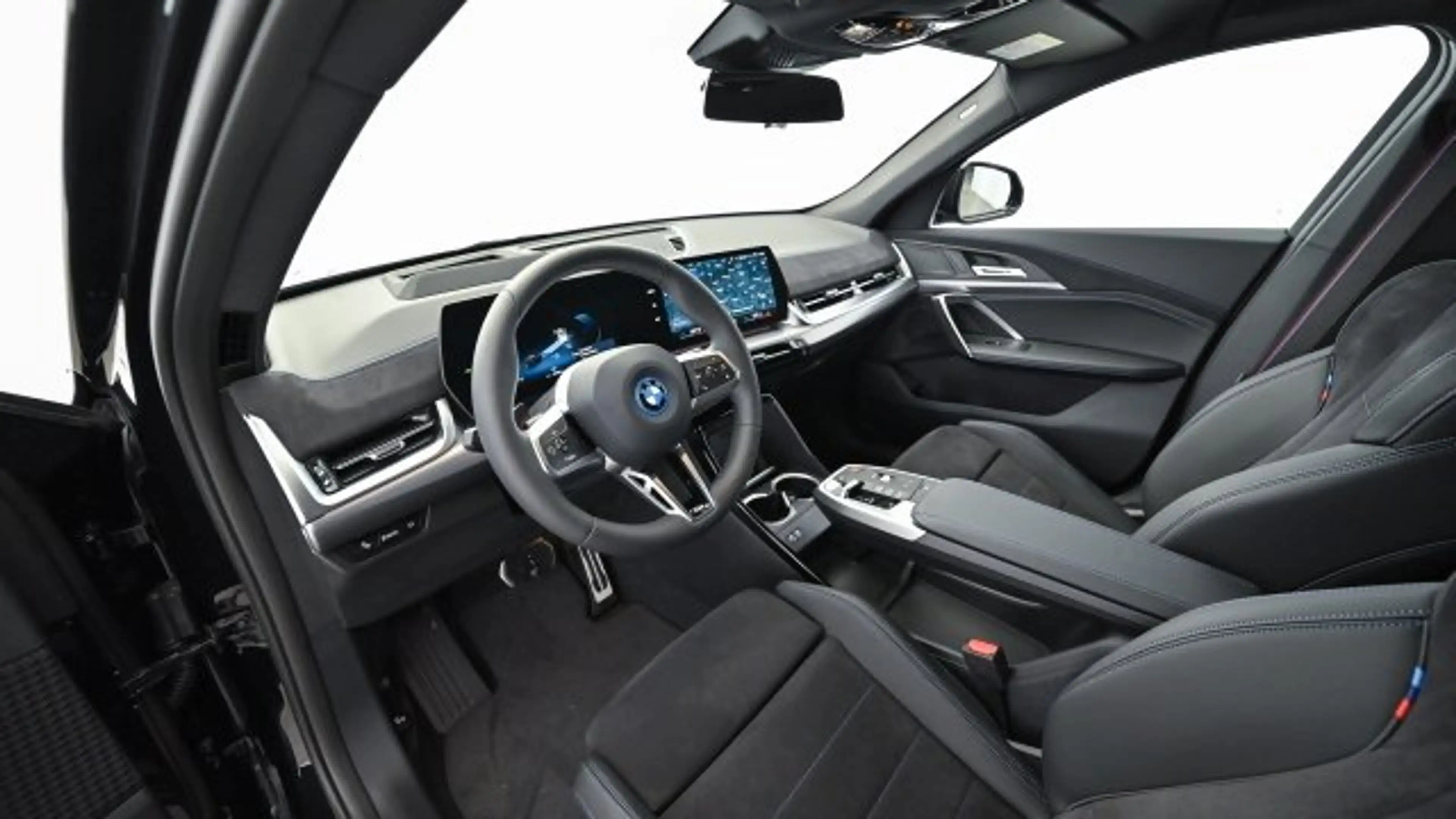 BMW iX2 eDrive 20 U10 — photo 5