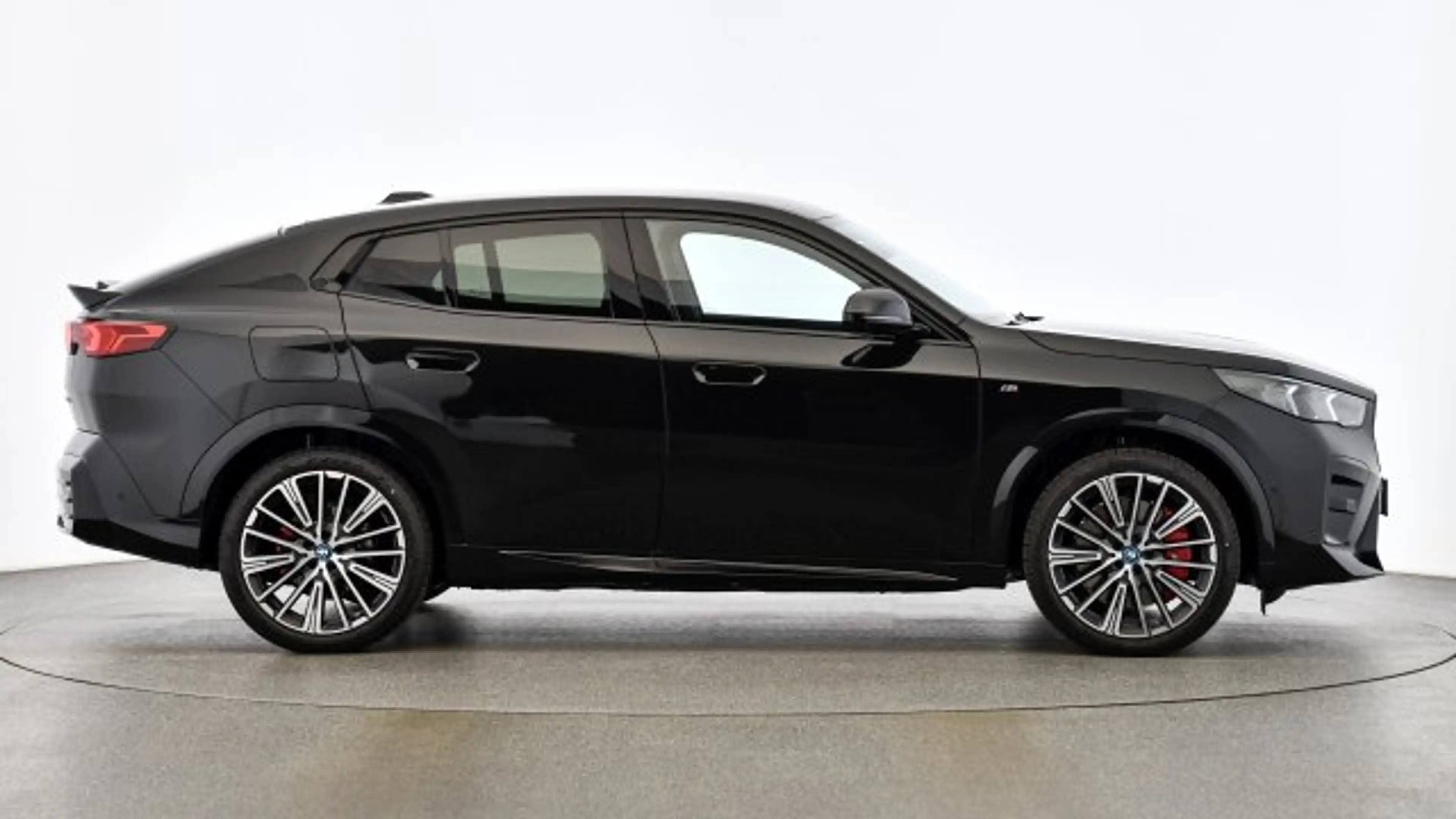 BMW iX2 eDrive 20 U10 — photo 10