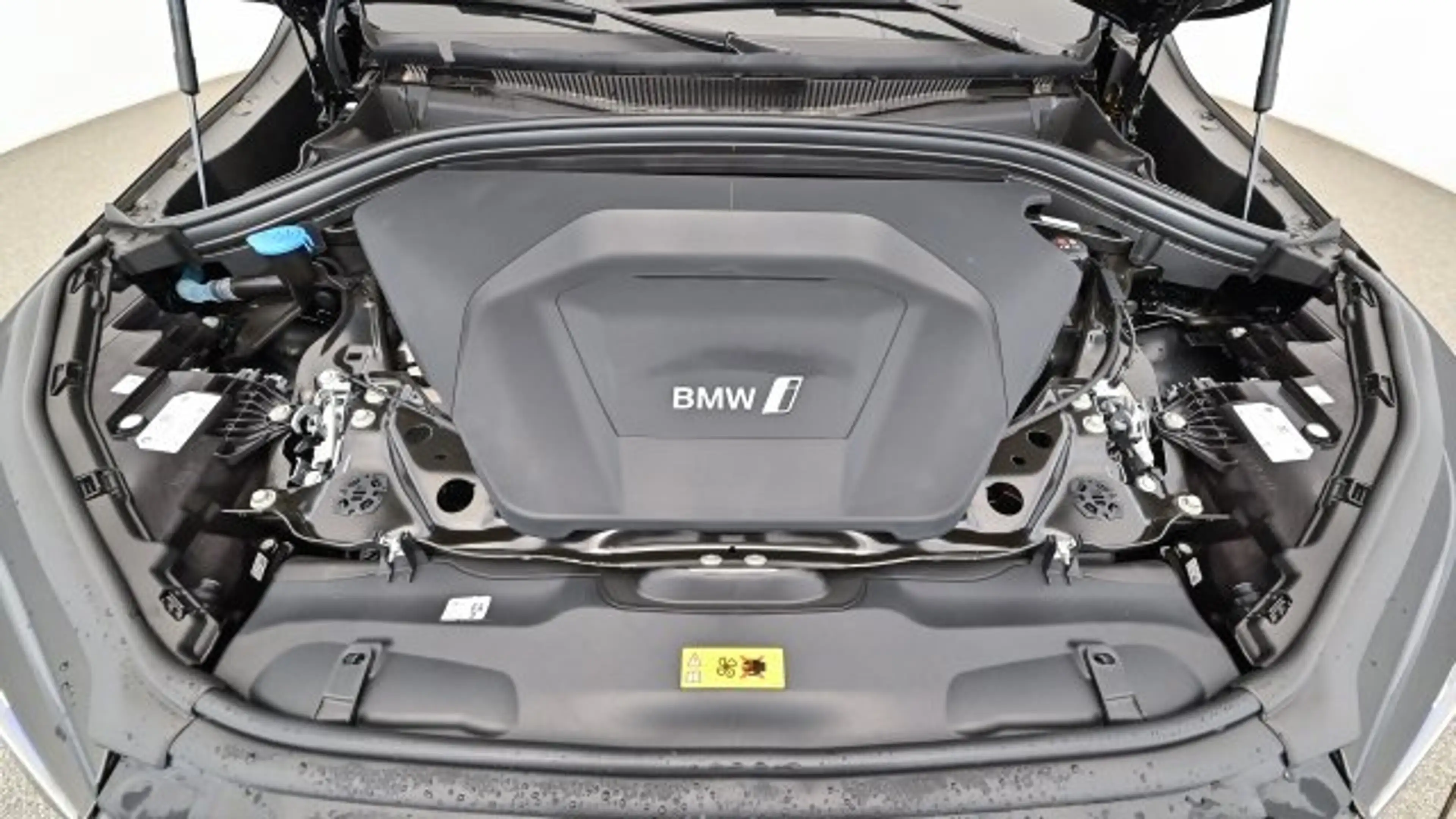 BMW iX2 eDrive 20 U10 — photo 6