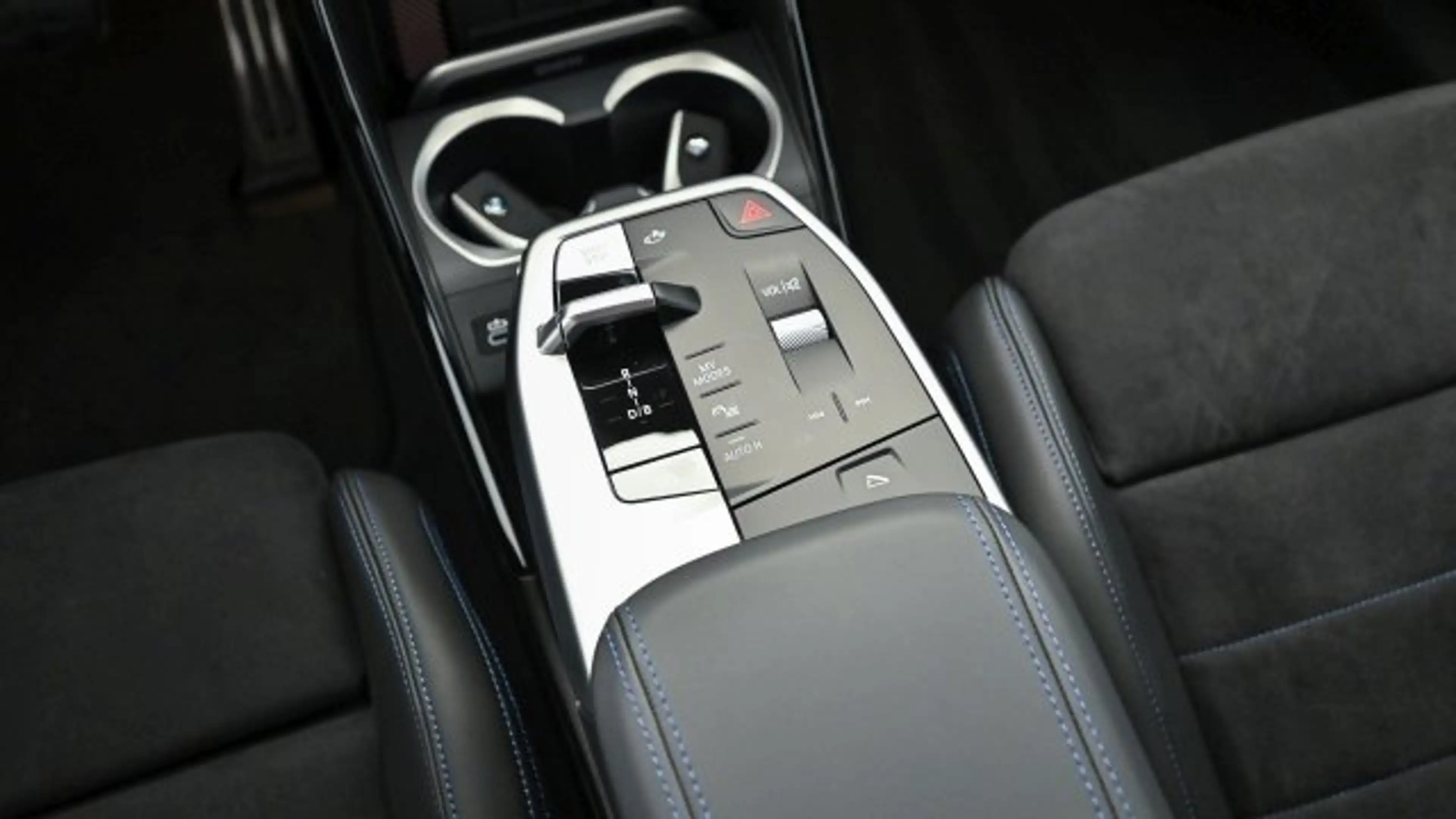 BMW iX2 eDrive 20 U10 — photo 4