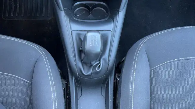 Peugeot 208 view 13