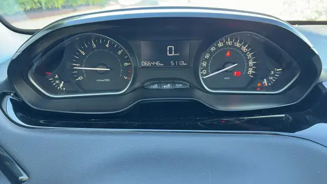 Peugeot 208 view 12