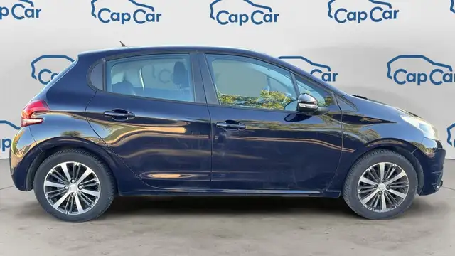 Peugeot 208 view 4
