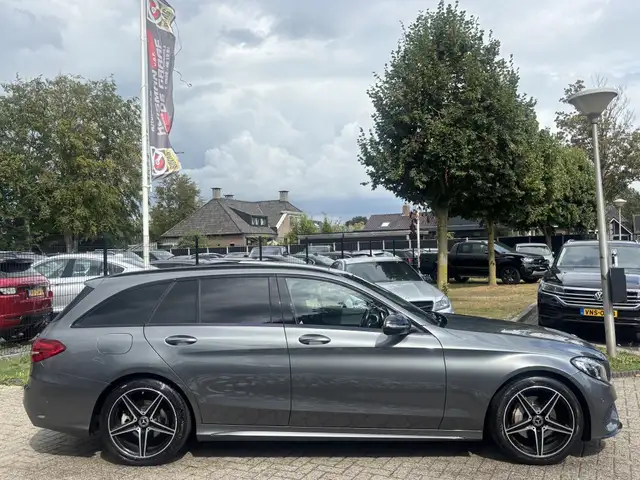 Mercedes-Benz C-Class view 4