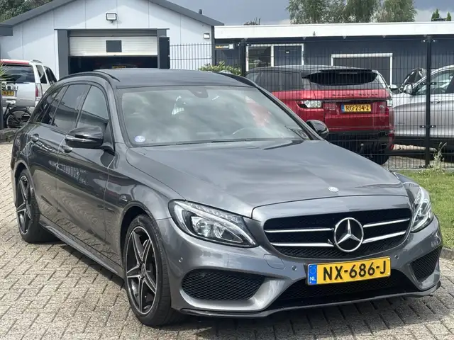 Mercedes-Benz C-Class view 3