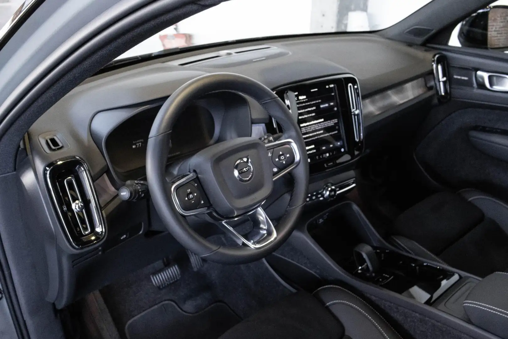 Volvo EX40 Single Motor Extended Range Ultra 82 kWh | Harman Grün - 2