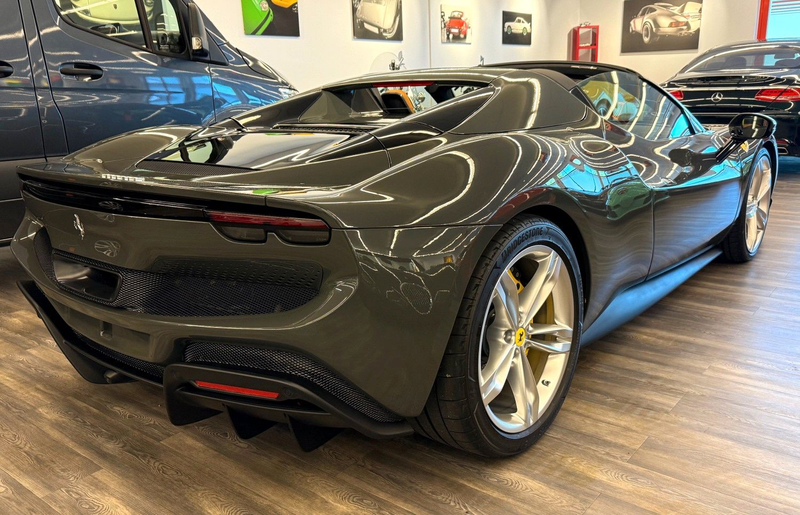 Ferrari 296 GTS Spider  Lift Carbon Sitze Grigio Scuro — photo 5