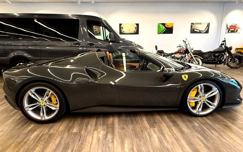 Ferrari 296 GTS Spider  Lift Carbon Sitze Grigio Scuro — photo 11