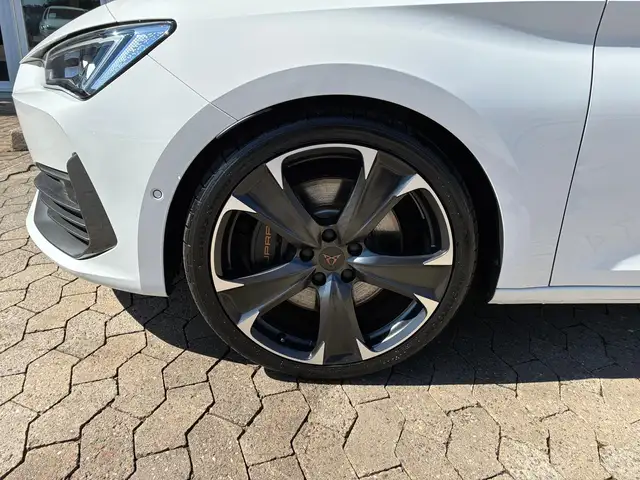Cupra Leon view 4
