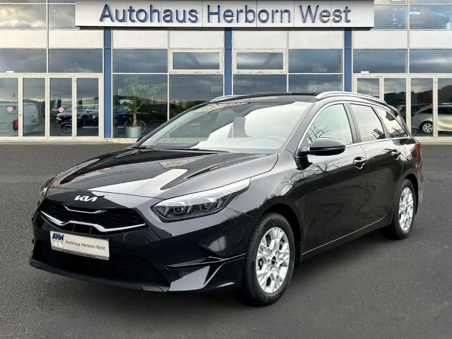 Kia Ceed SW / cee'd SW Sportswagon GOLD 1.5 T-GDI AHK Automatik Navi Klim Schwarz - 1