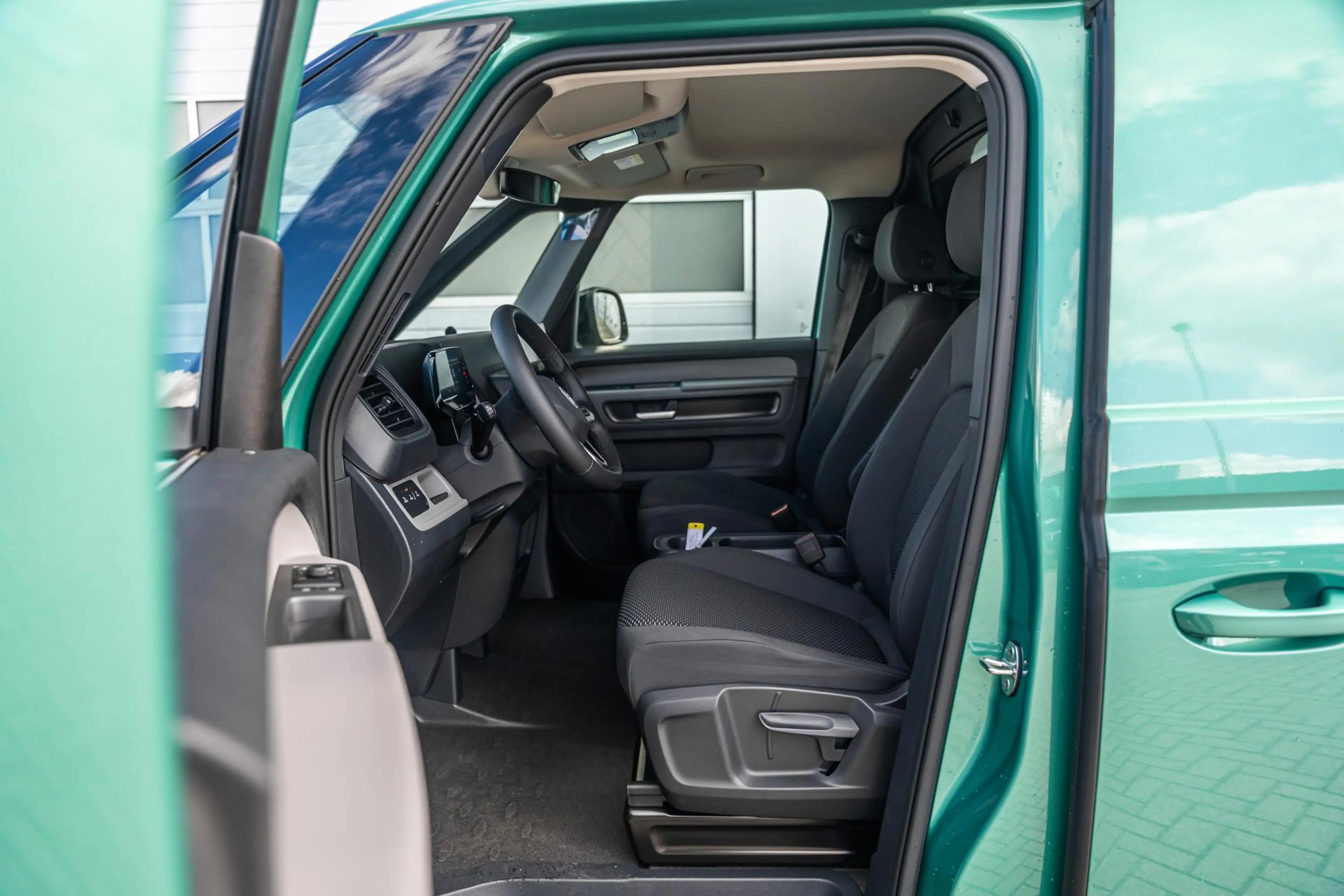 Volkswagen ID. Buzz Cargo 286pk Bulli Limited Edition 79 kWh | Stoelen Pakke — photo 15