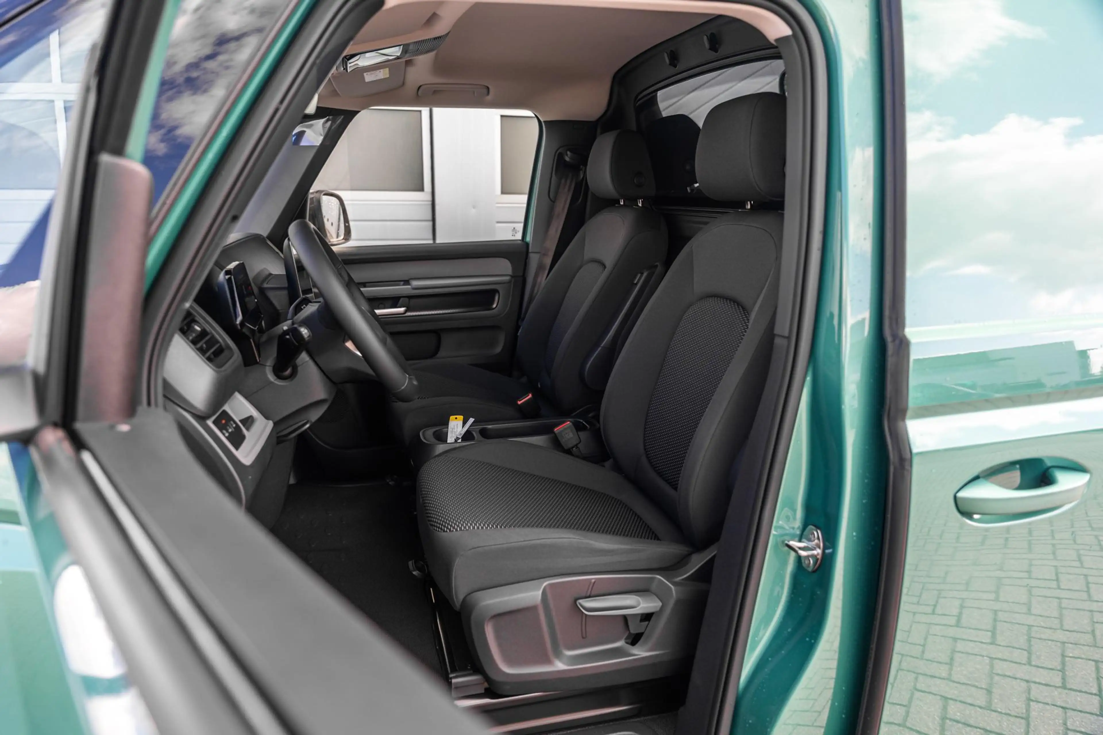 Volkswagen ID. Buzz Cargo 286pk Bulli Limited Edition 79 kWh | Stoelen Pakke — photo 4