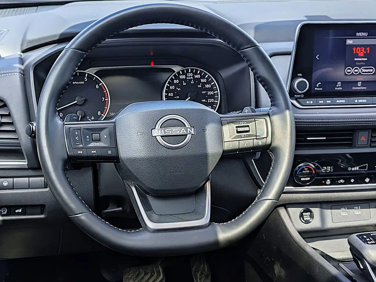 Nissan Rogue снимка Nissan Rogue