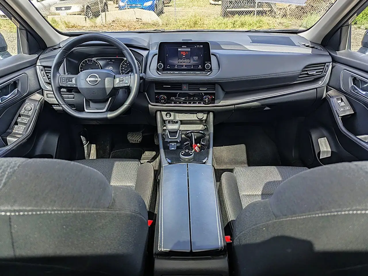 Nissan Rogue снимка Nissan Rogue