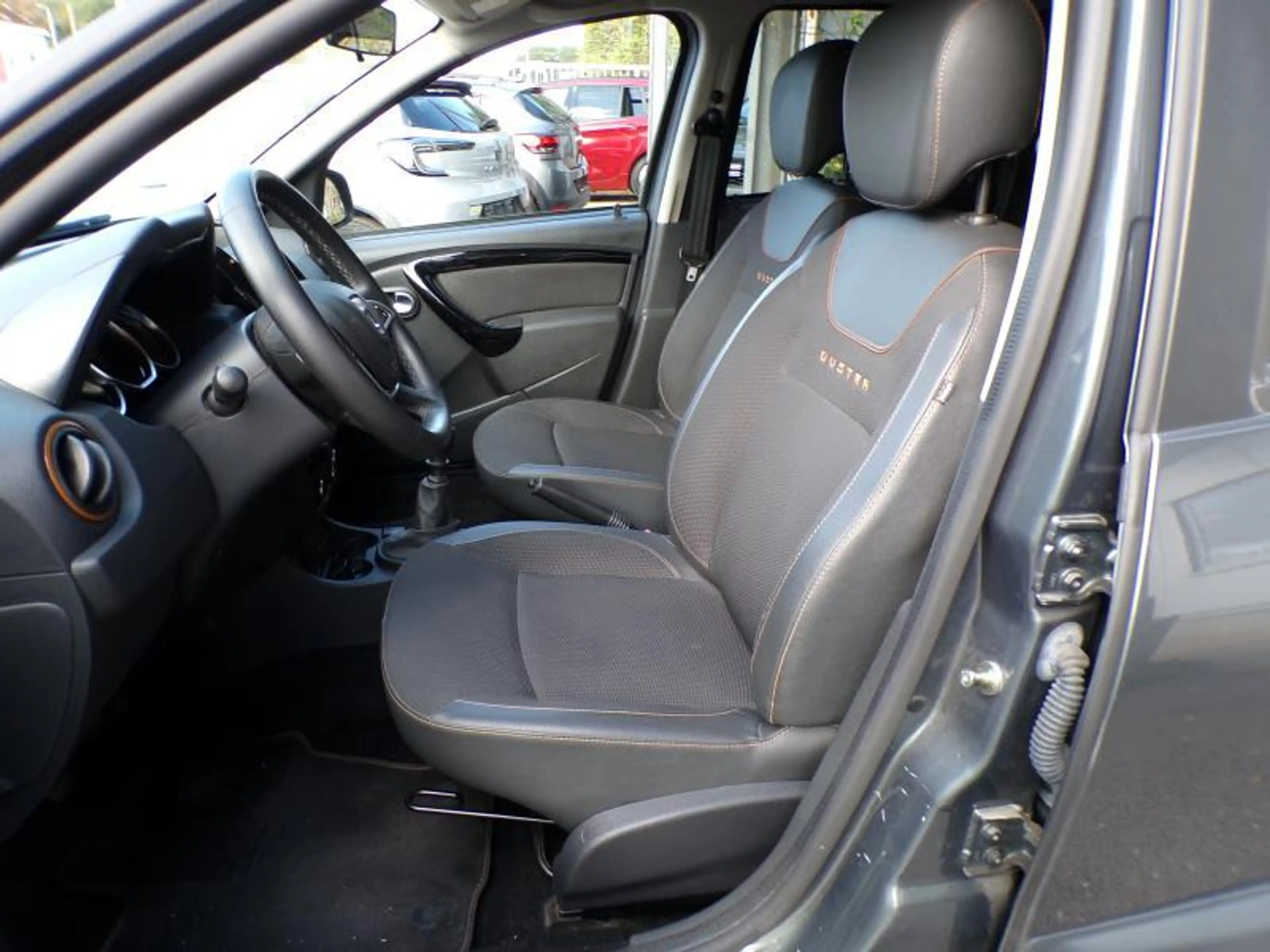 Dacia Duster 1.5 DCi 90cv Gris 10/17 50808km Airco GPS Cruise — photo 7