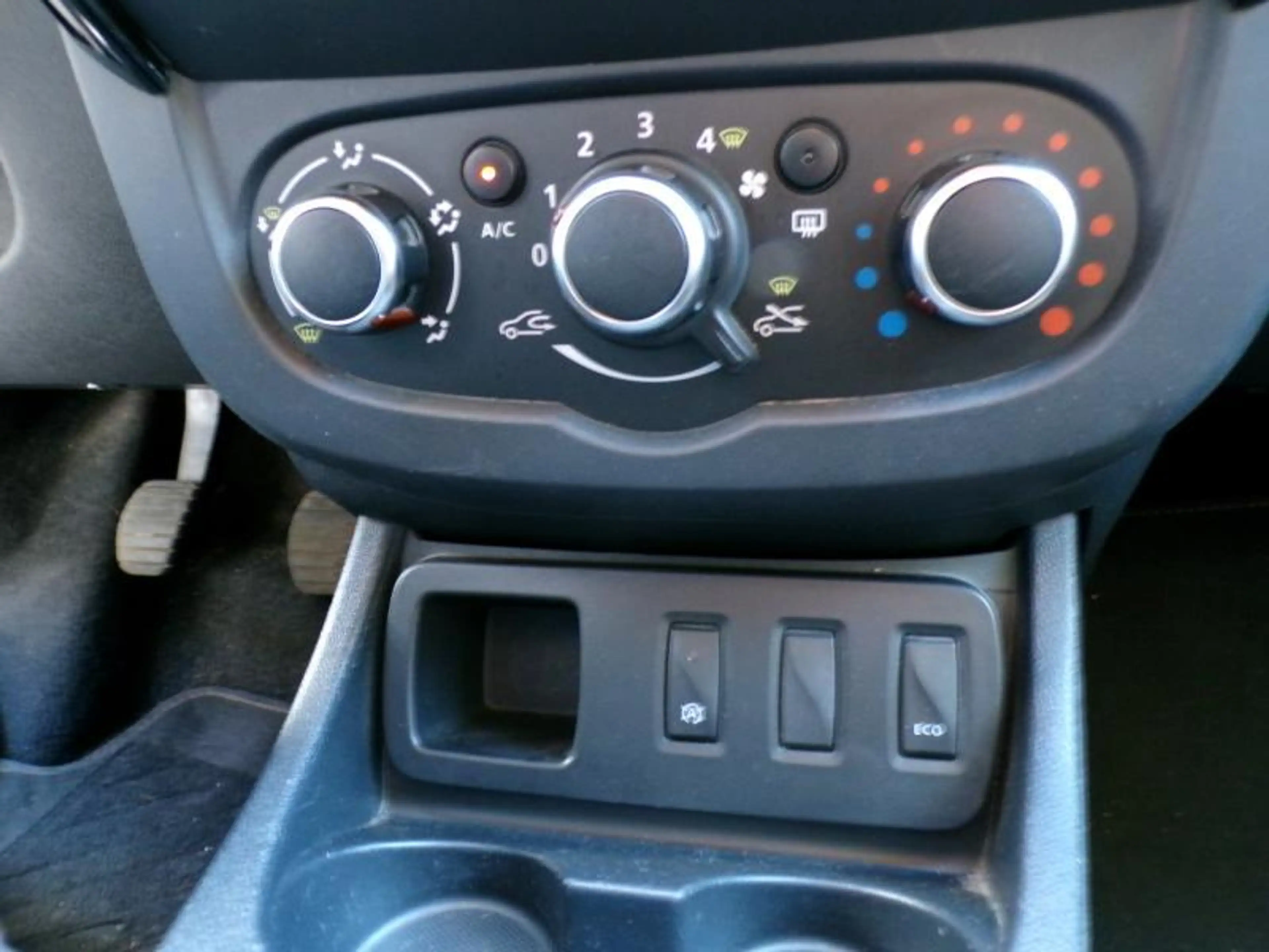 Dacia Duster 1.5 DCi 90cv Gris 10/17 50808km Airco GPS Cruise — photo 11