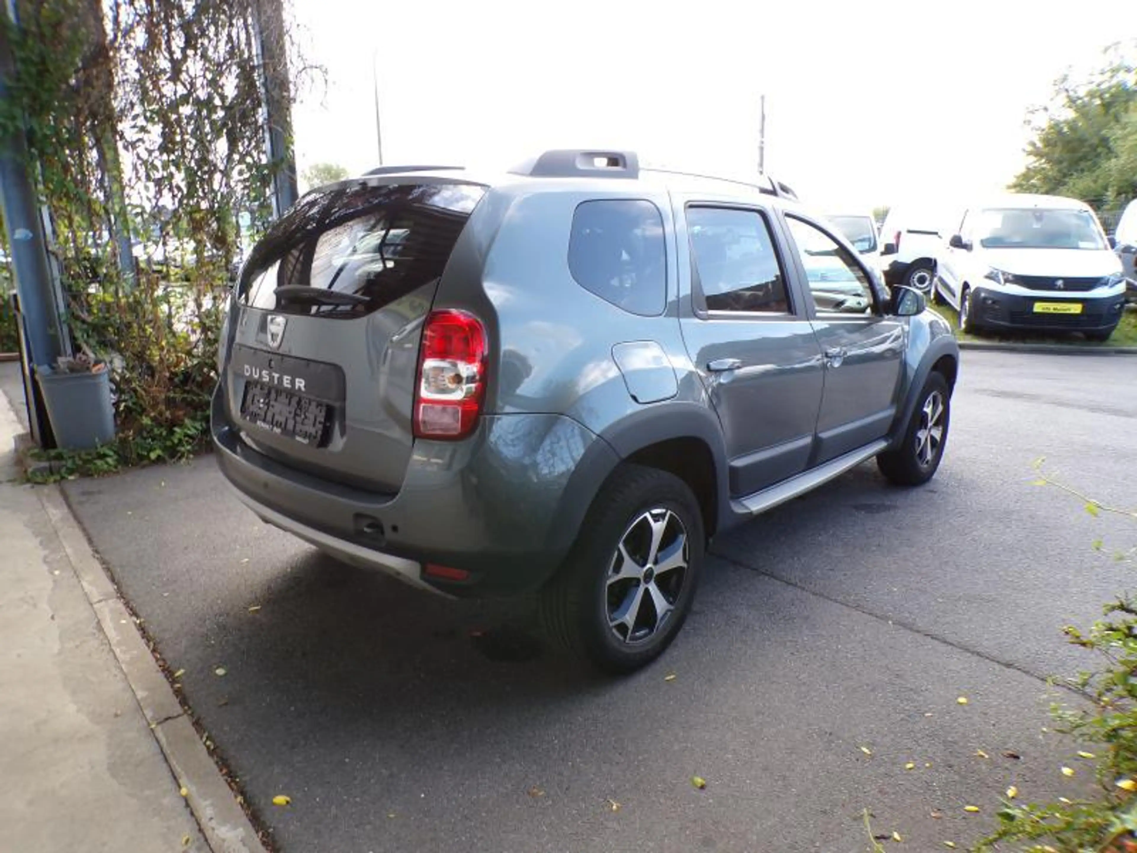 Dacia Duster 1.5 DCi 90cv Gris 10/17 50808km Airco GPS Cruise — photo 4