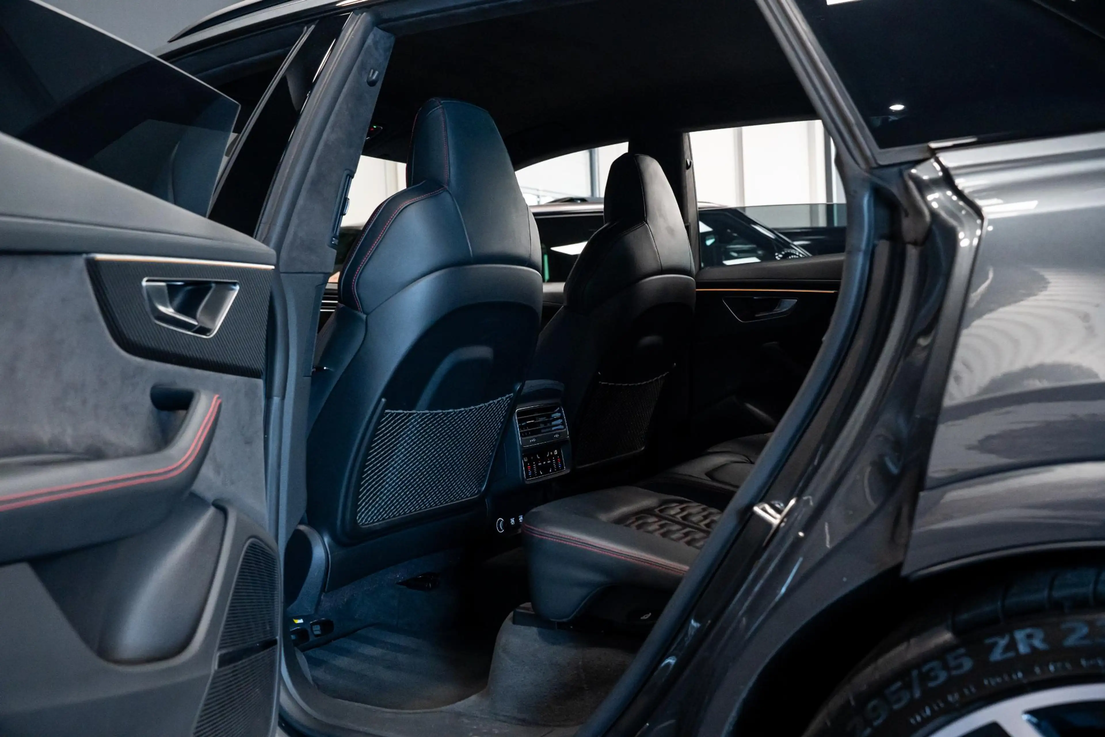 Audi RS Q8 4.0 TFSI Quattro *Bang & Olufsen / Standkachel / S — photo 32