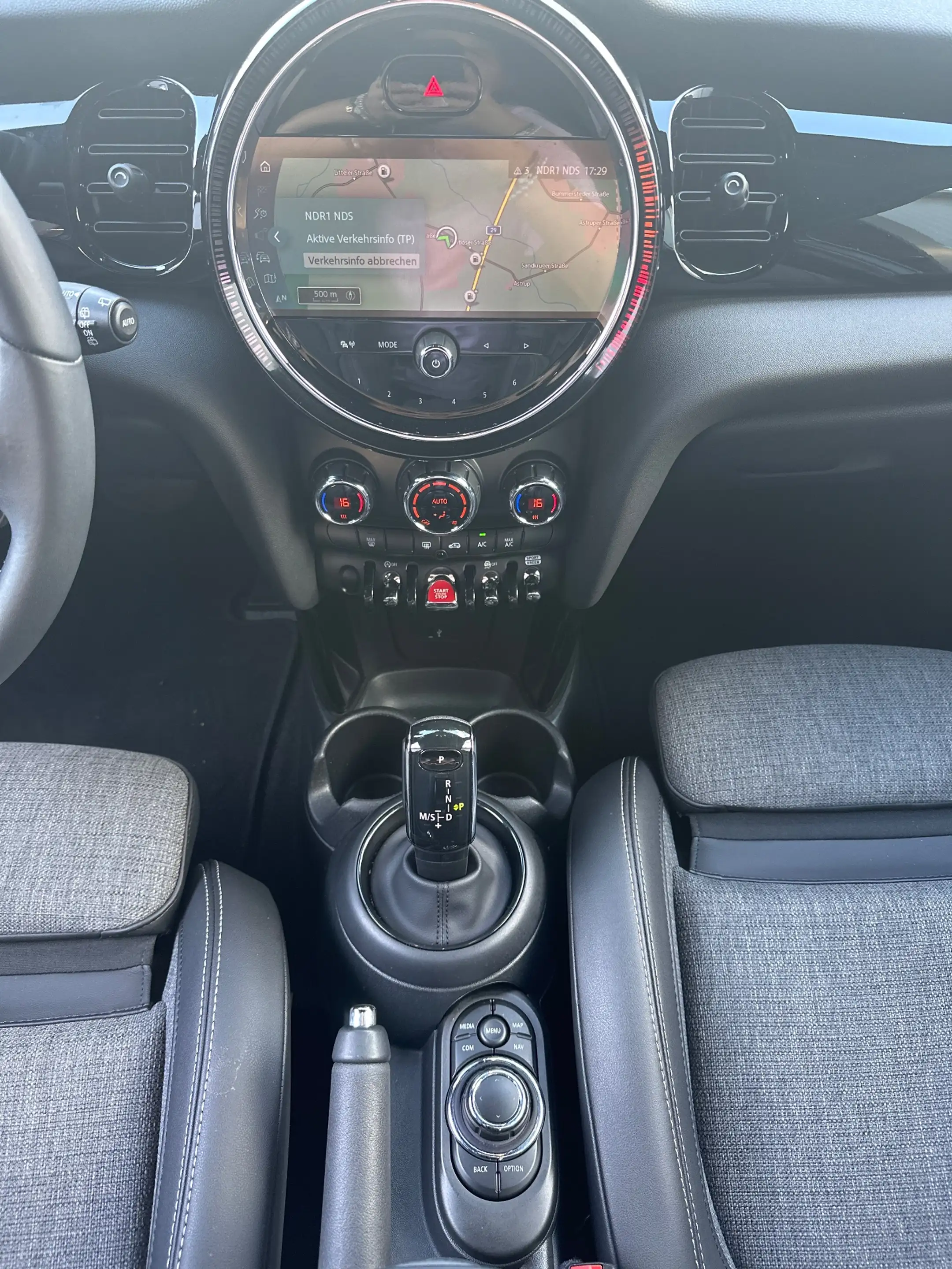 MINI Cooper S Aut. Classic Trim NAV+LED+KEYLESS+17ZOLL+1HD — photo 11