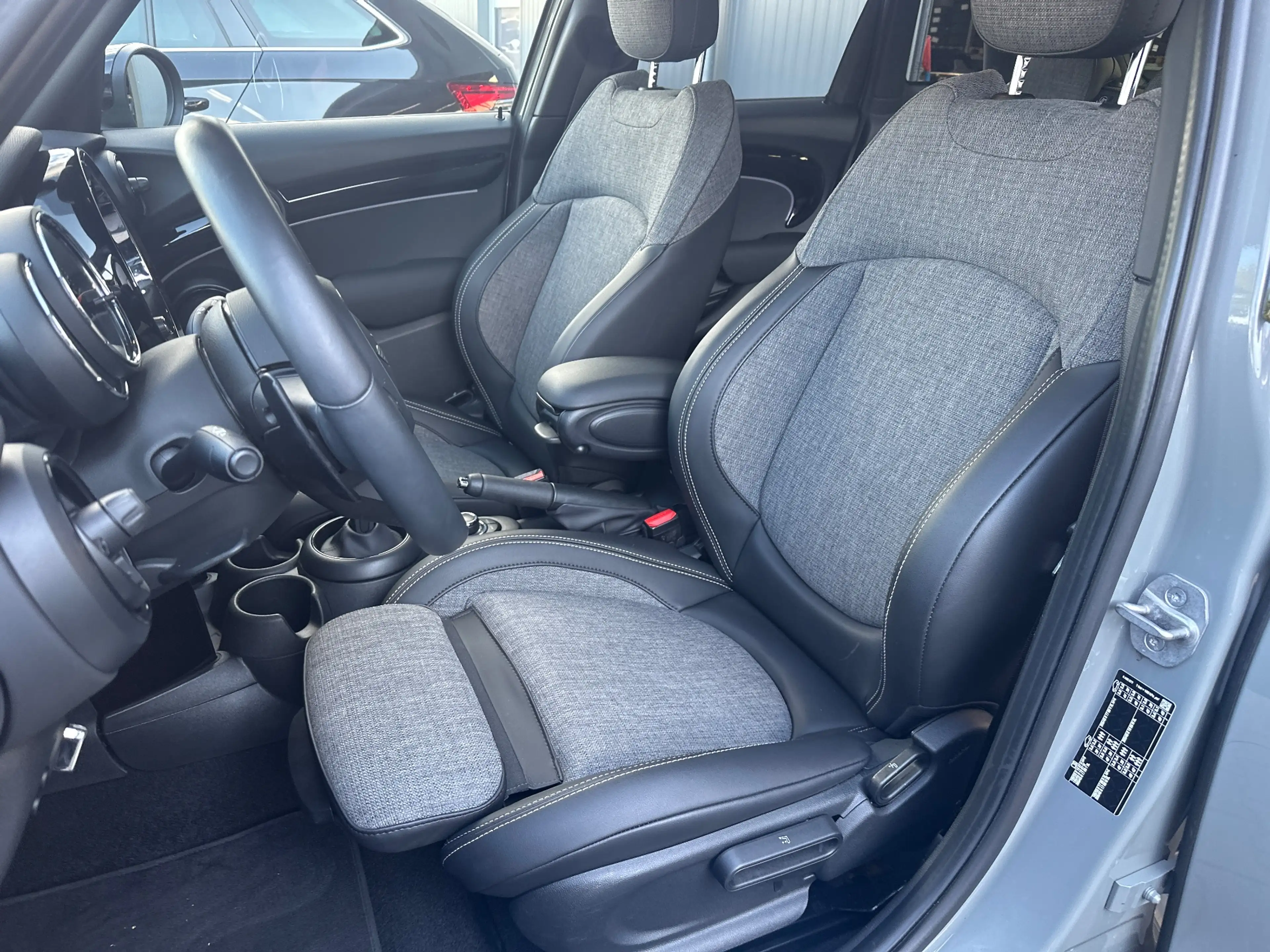 MINI Cooper S Aut. Classic Trim NAV+LED+KEYLESS+17ZOLL+1HD — photo 8