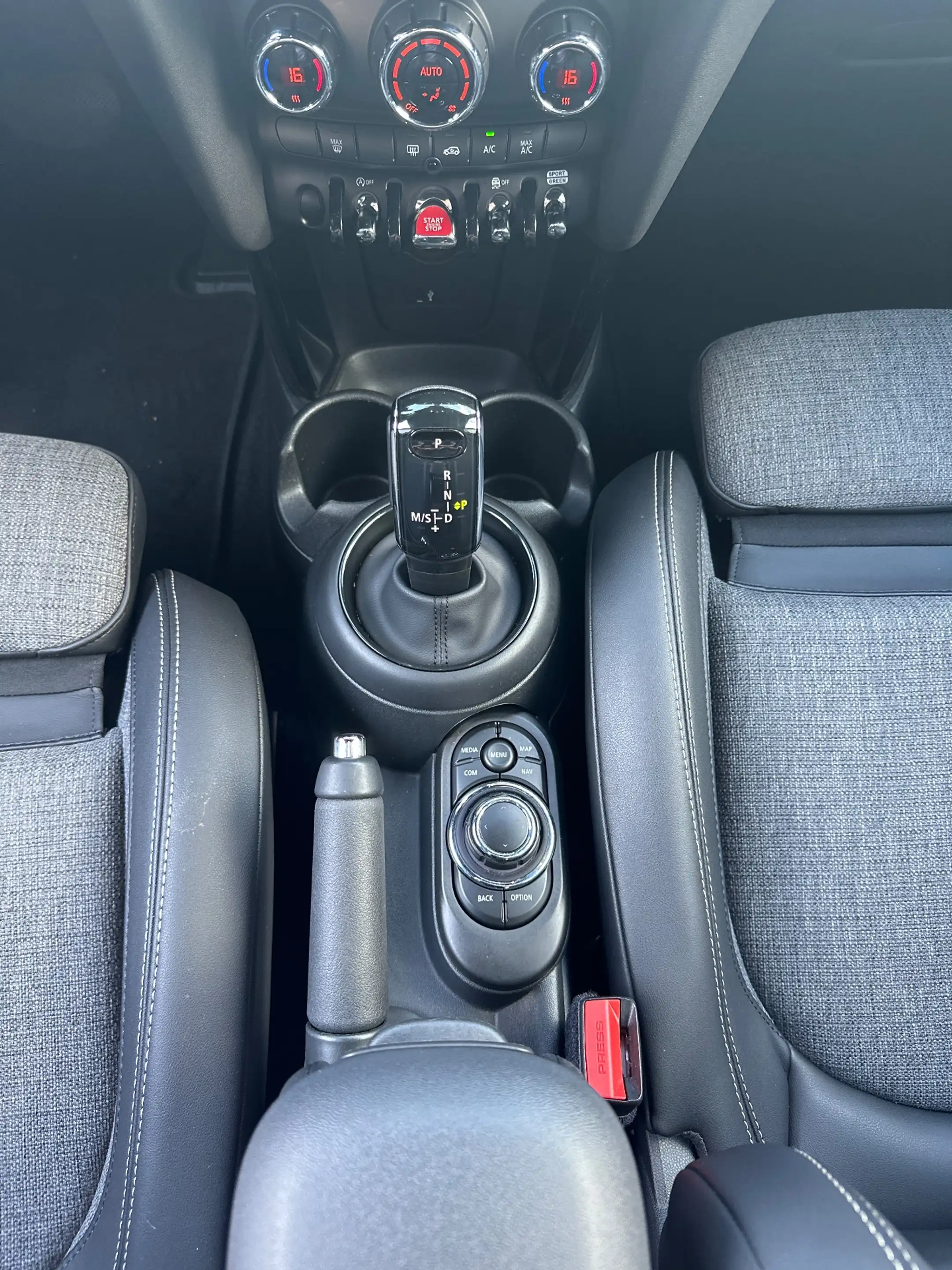 MINI Cooper S Aut. Classic Trim NAV+LED+KEYLESS+17ZOLL+1HD — photo 12