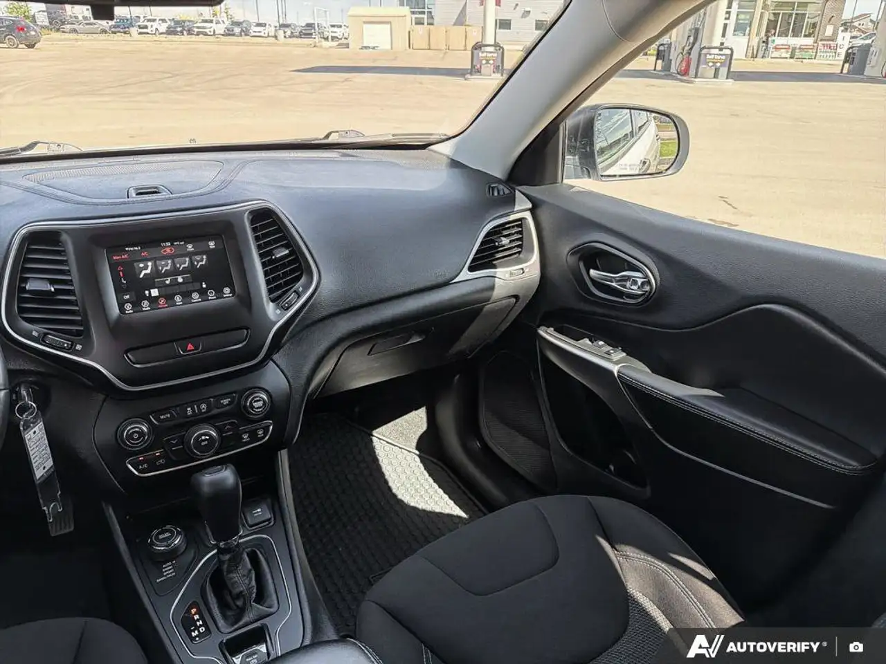 Jeep Cherokee photo Jeep Cherokee