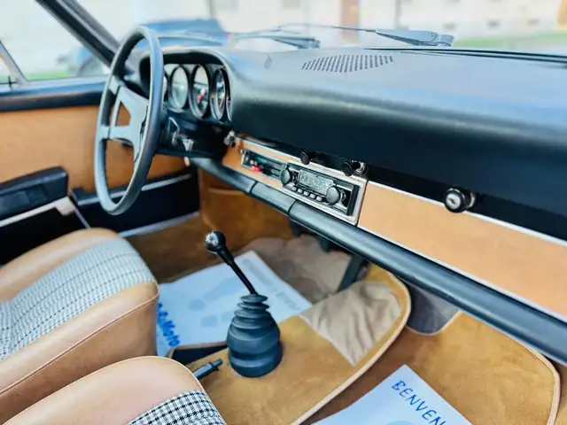 Porsche 911 view 18