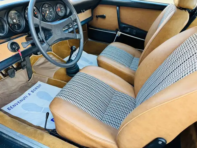 Porsche 911 view 13