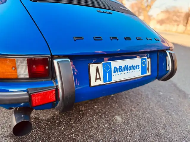 Porsche 911 view 24