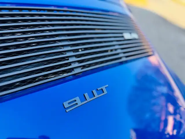 Porsche 911 view 10