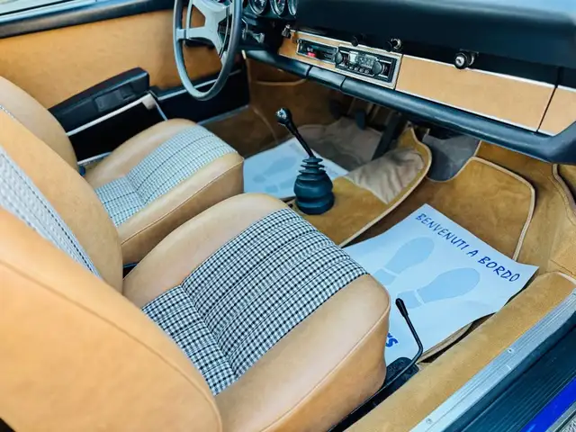 Porsche 911 view 19