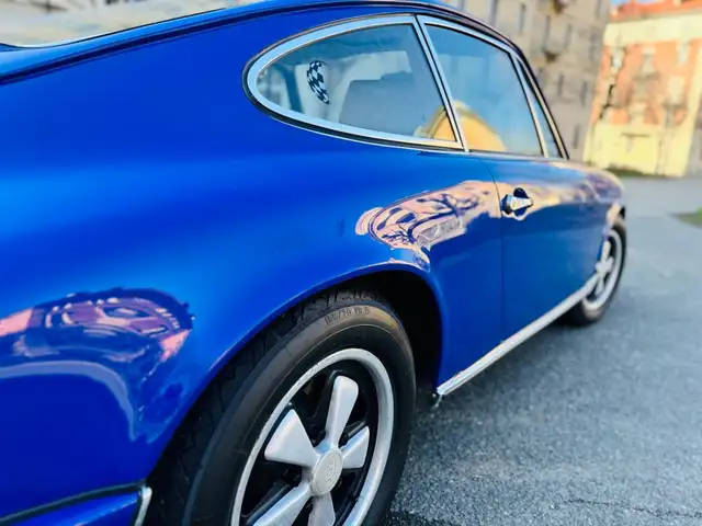Porsche 911 view 20