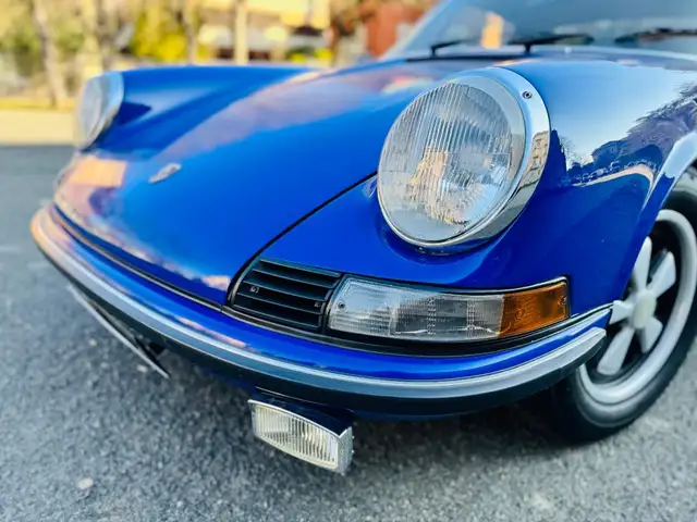 Porsche 911 view 4