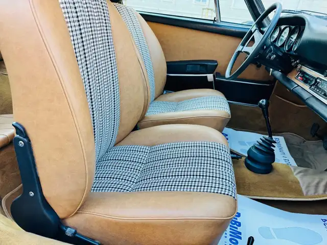 Porsche 911 view 12
