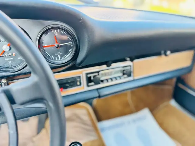 Porsche 911 view 15