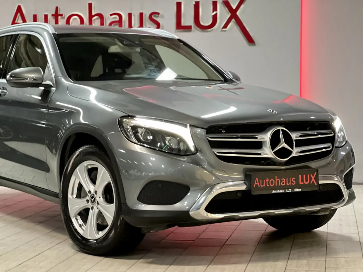 Mercedes-Benz GLC 220 DIESEL*SPUR*TOTW*LED*NAVI*4MATIC*2.HAND Grau - 2