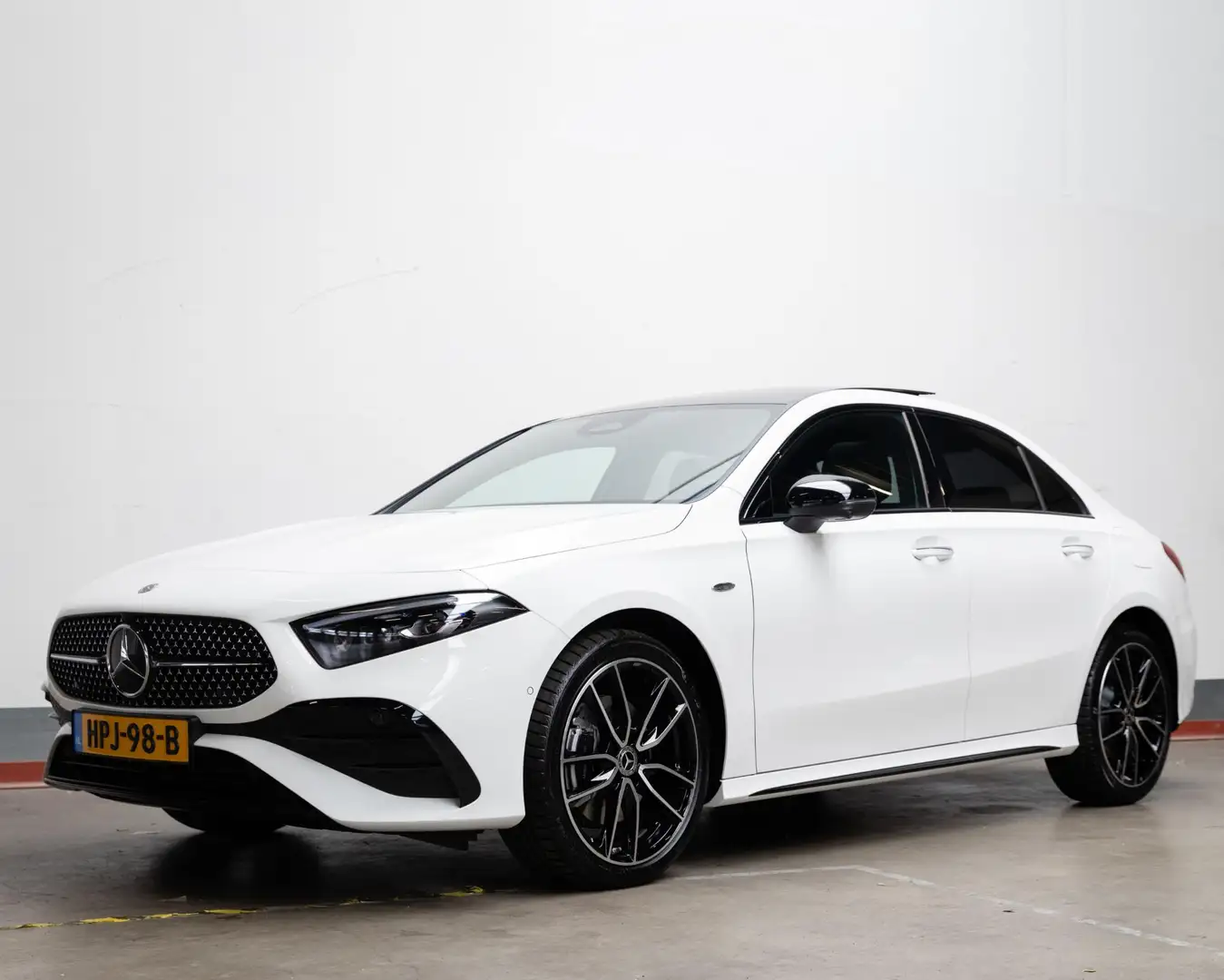 Mercedes-Benz A 250 Limousine 250e Business Solution AMG Wit - 1