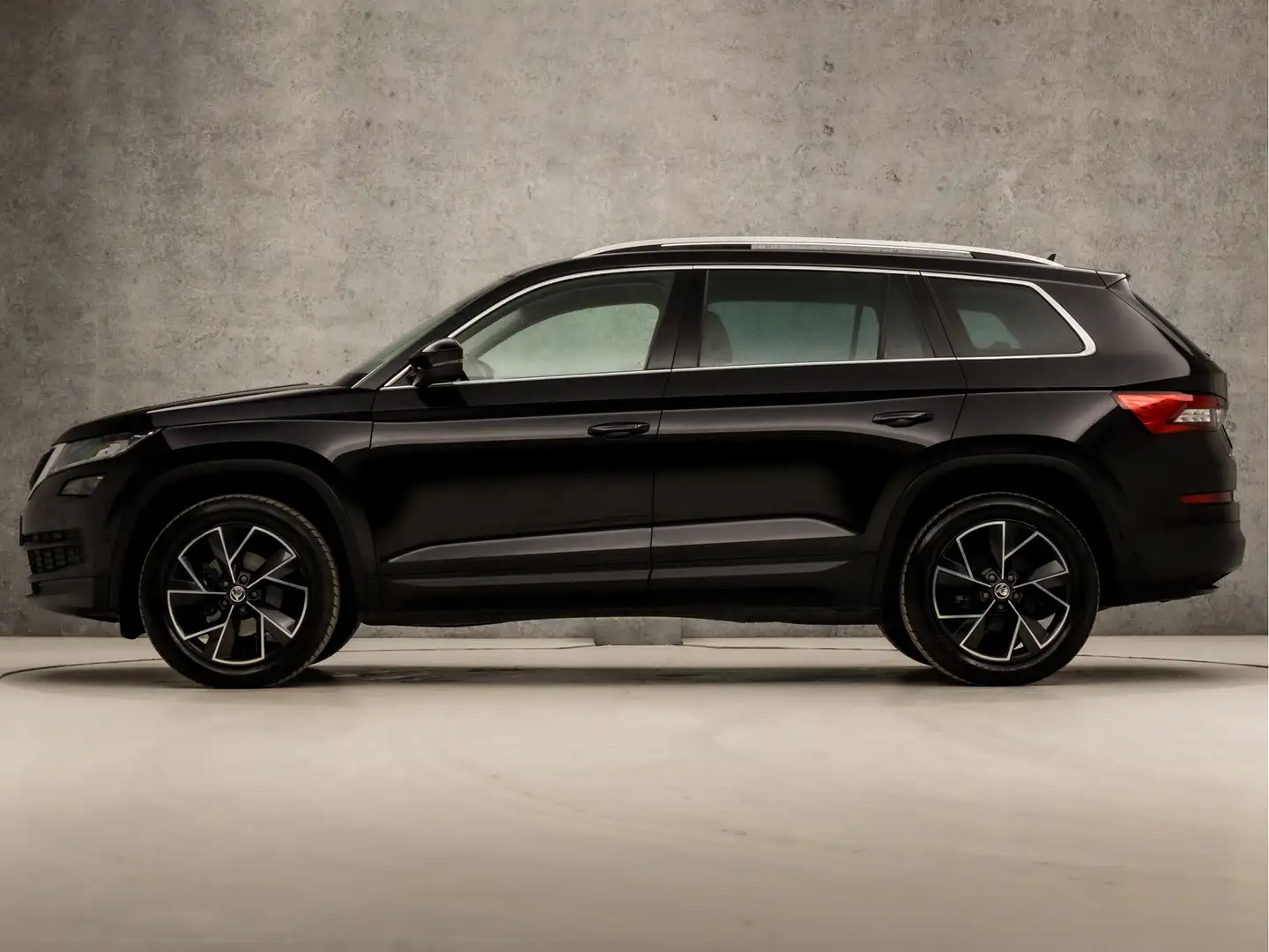 Skoda Kodiaq 1.4 TSI ACT Sport 150Pk Automaat (PANORAMADAK, APP Zwart - 2