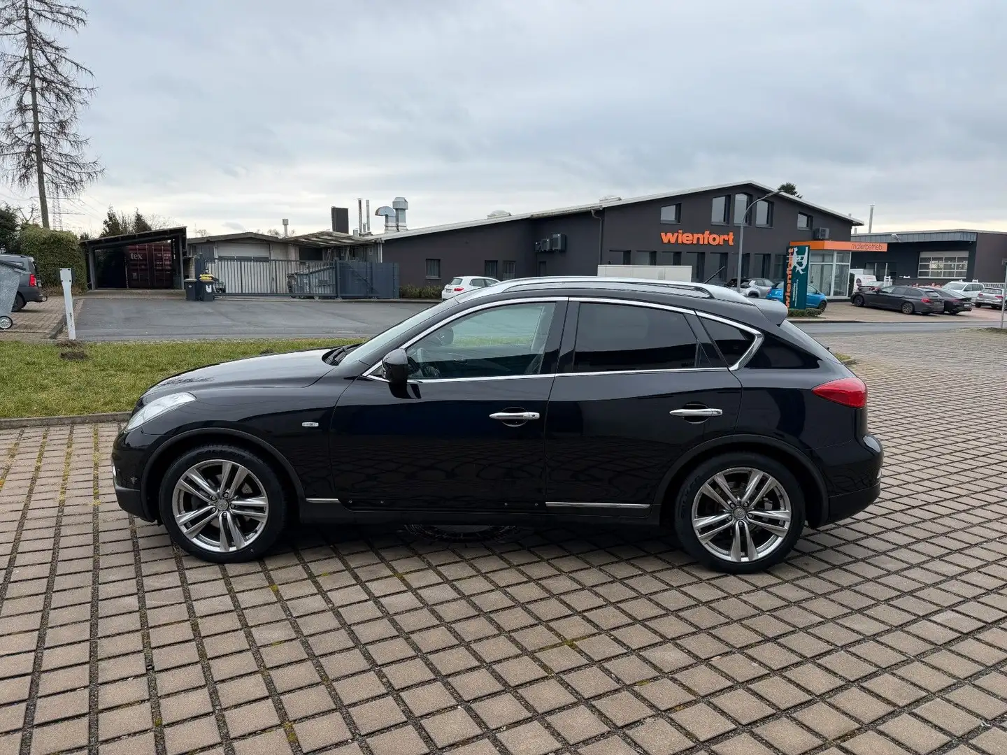 Infiniti EX30 EX EX30d Schwarz - 2
